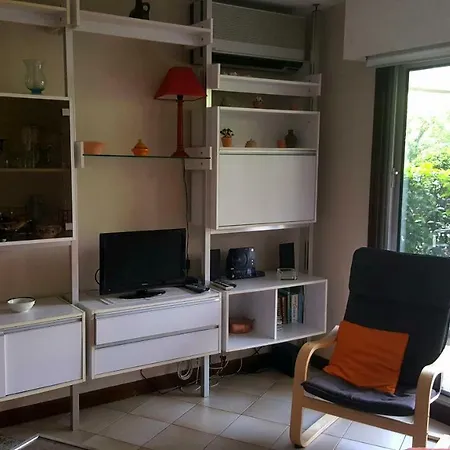 Apartment Provencal Dans Avec Piscine