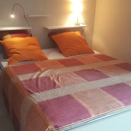 Apartment Provencal Dans Avec Piscine