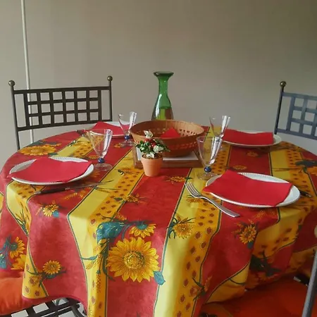 Provencal Dans Avec Piscine *